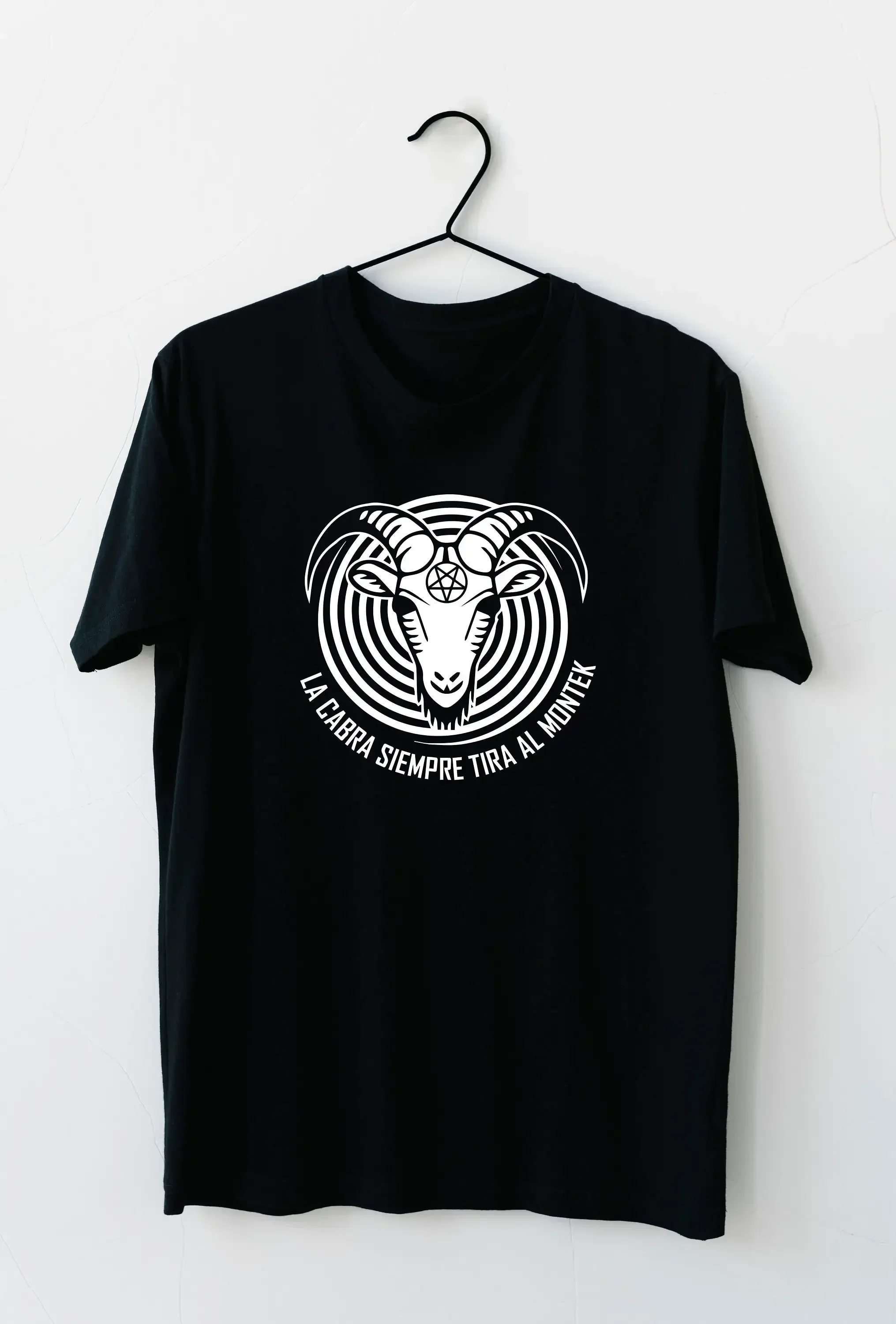 T-Shirt: Die Ziege schießt immer Montek.