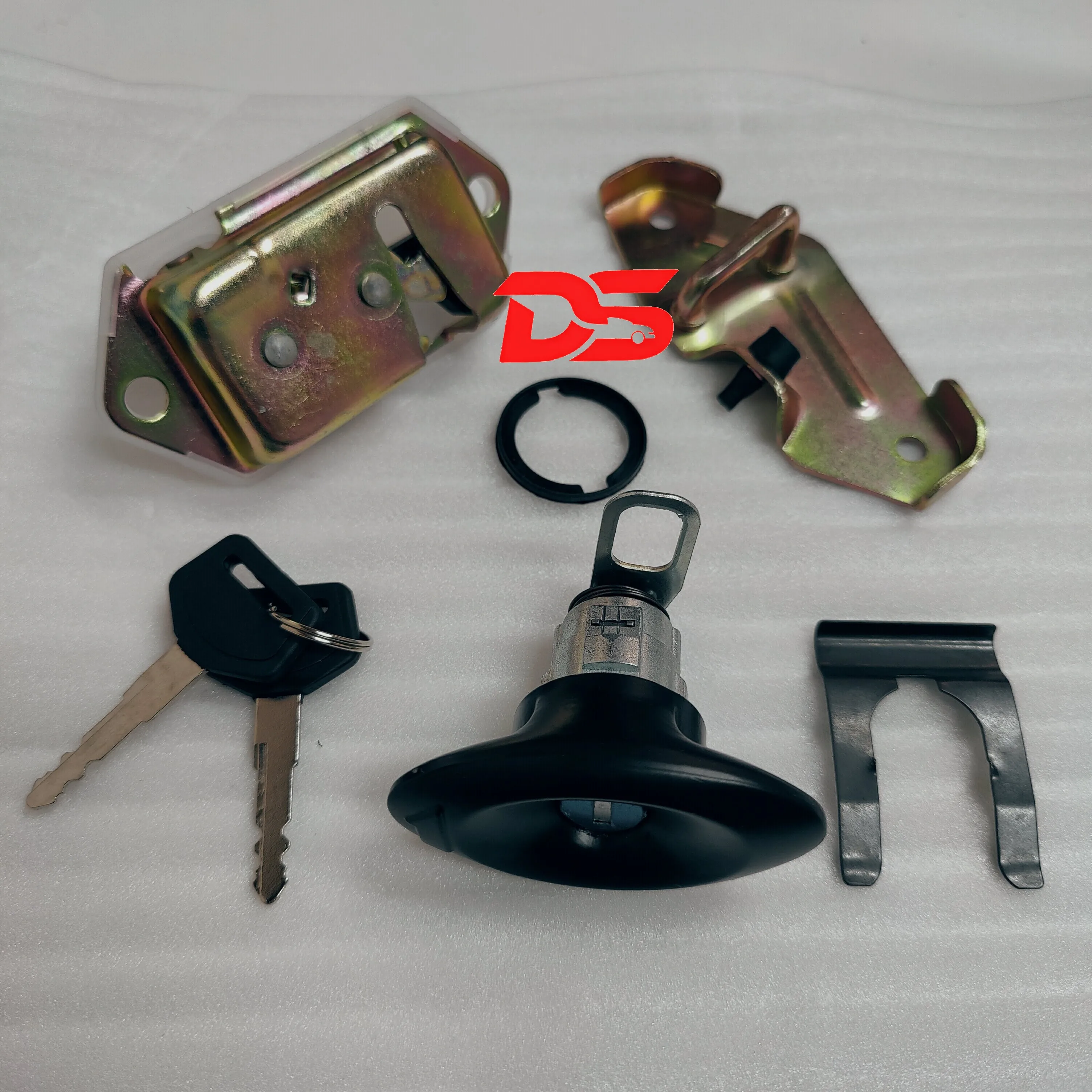 1set Rear door lock machine 69055-36011 for Toyota COASTER  back door lock core 6905536011 view 3