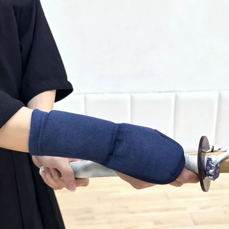 

Right Hand Kendo Wrist Guard Impact Absorbent Right Forearm Cotton Japanese Kendo Protector, Protection For Hands And Fists
