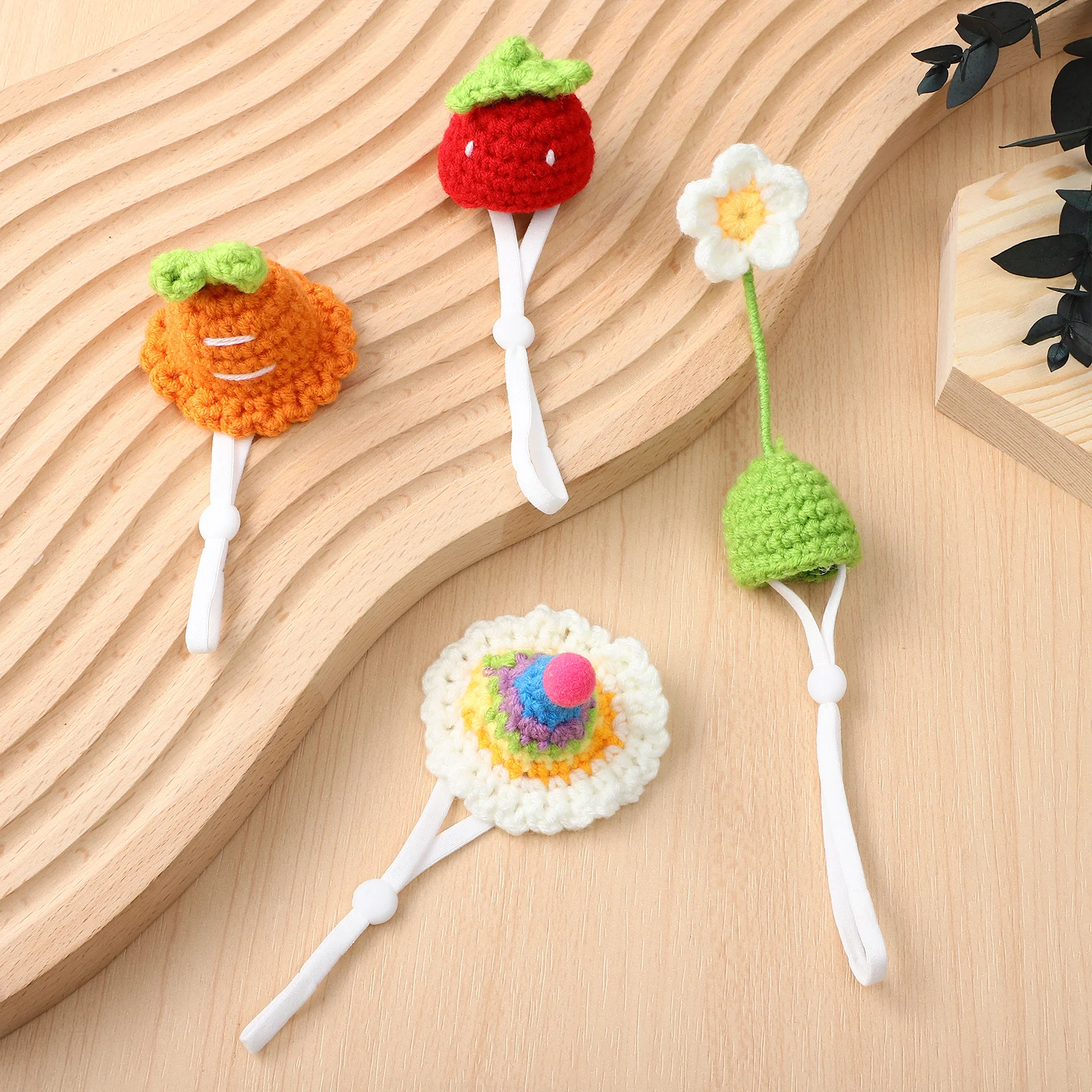 

4Pcs Knitted Small Animal Hats Cute Carrot Strawberry Flower Rainbow Pet Hats Tiny Hamster Guinea Pig Photo Props