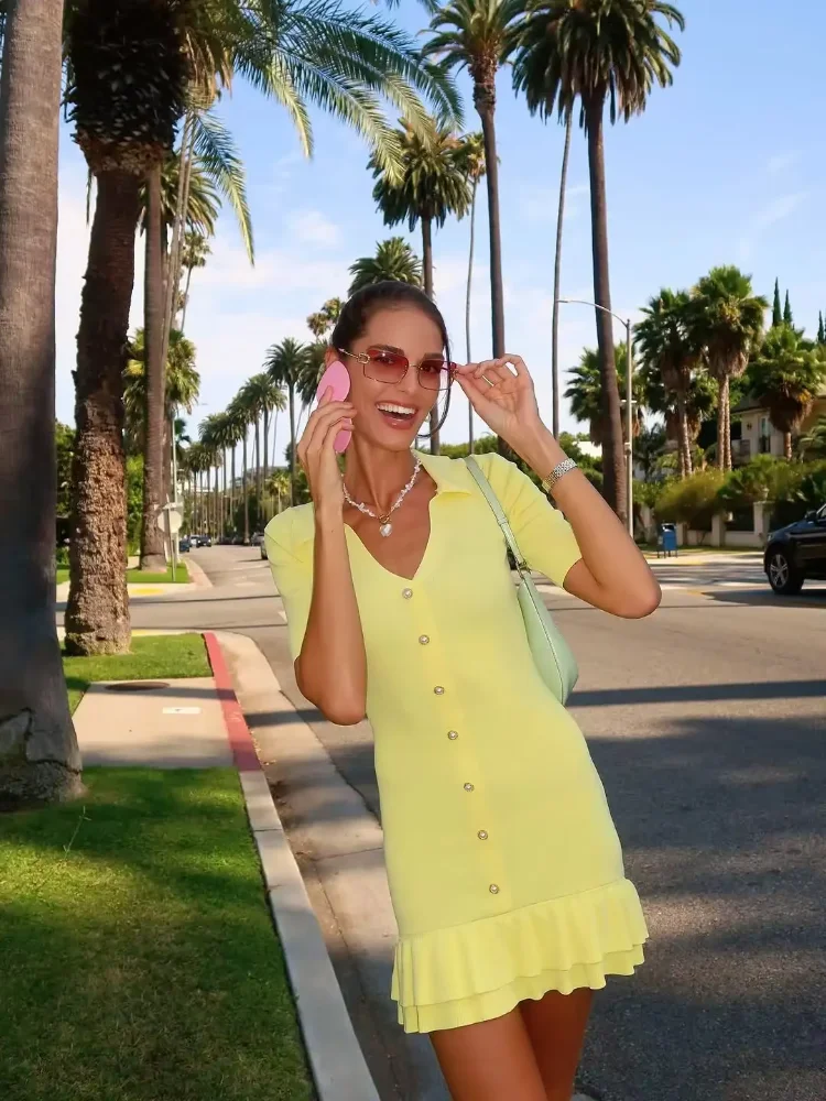 

2025 однотонное трикотажное платье с рюшами, повседневное однобортное платье с v-образным вырезом и коротким рукавом, тонкие женские мини-платья, повседневные женские платья для отпуска