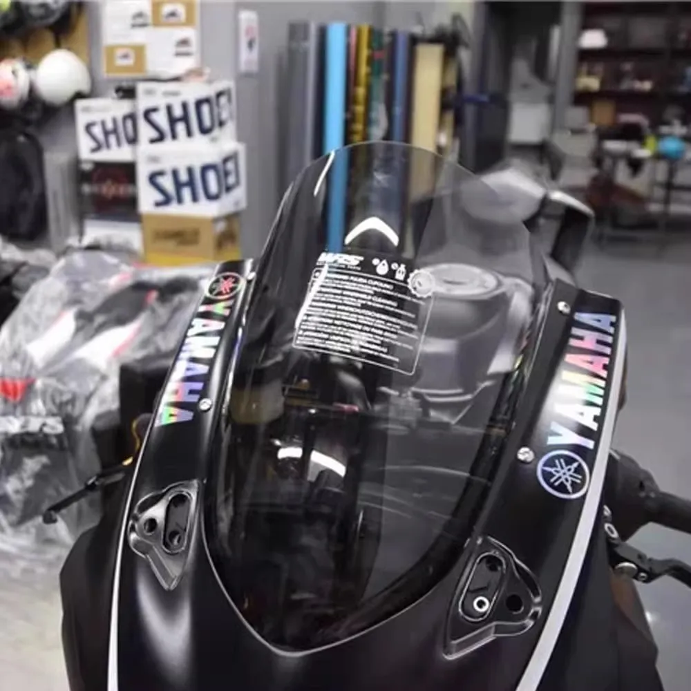 

Модифицированное ветровое стекло для Yamaha R1M 2020-2024 годов выпуска, увеличенной высоты, с дымчатым покрытием.