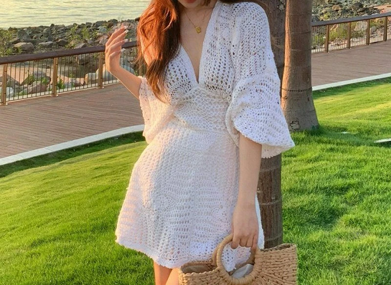 

2026 осень и зима, новое высококачественное облегающее и тонкое белое трикотажное платье с v-образным вырезом для женщин