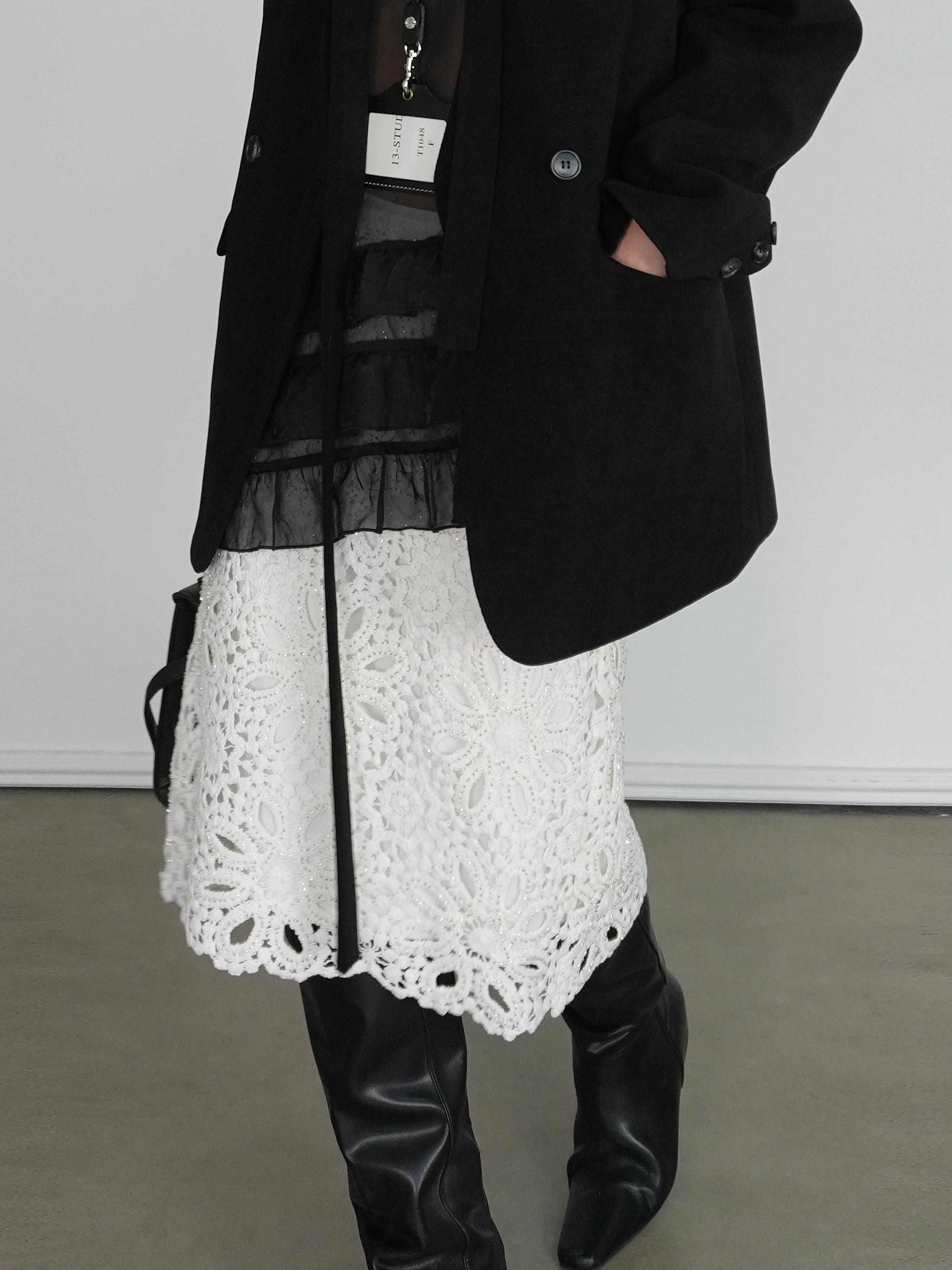 

Elegant Lace Embroidery Texture Bead Short Straight Tube Skirt Half Body Skirt Early Spring 2026 Low Waist H-Shape Polyester ...