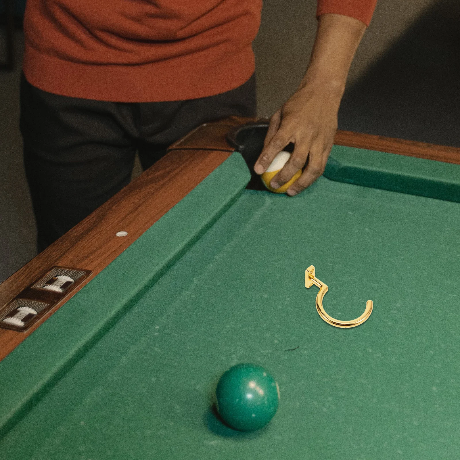 ตะขอแขวนไม้คิวสนุกเกอร์ โลหะเคลือบทอง อุปกรณ์เสริมโต๊ะบิลเลียด ที่วางไม้คิวพูล อุปกรณ์เสริมบิลเลียด