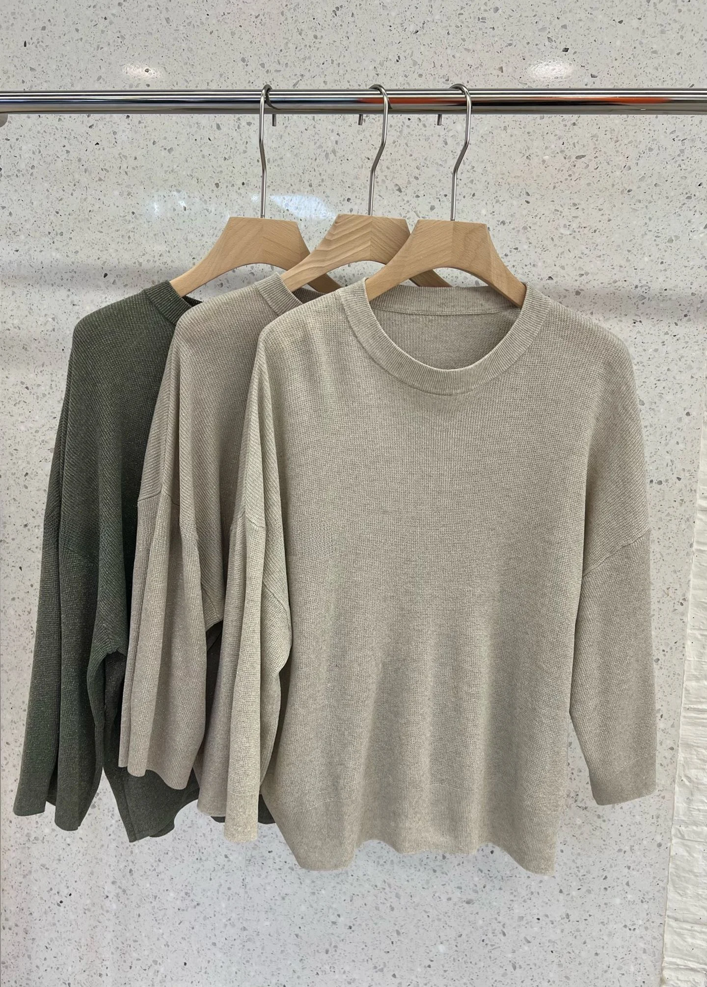 

Минималистичный женский топ из льняной ткани с золотой нитью, короткий рукав, вязаный, повседневный, модный, свободного кроя, с круглым вырезом, футболка