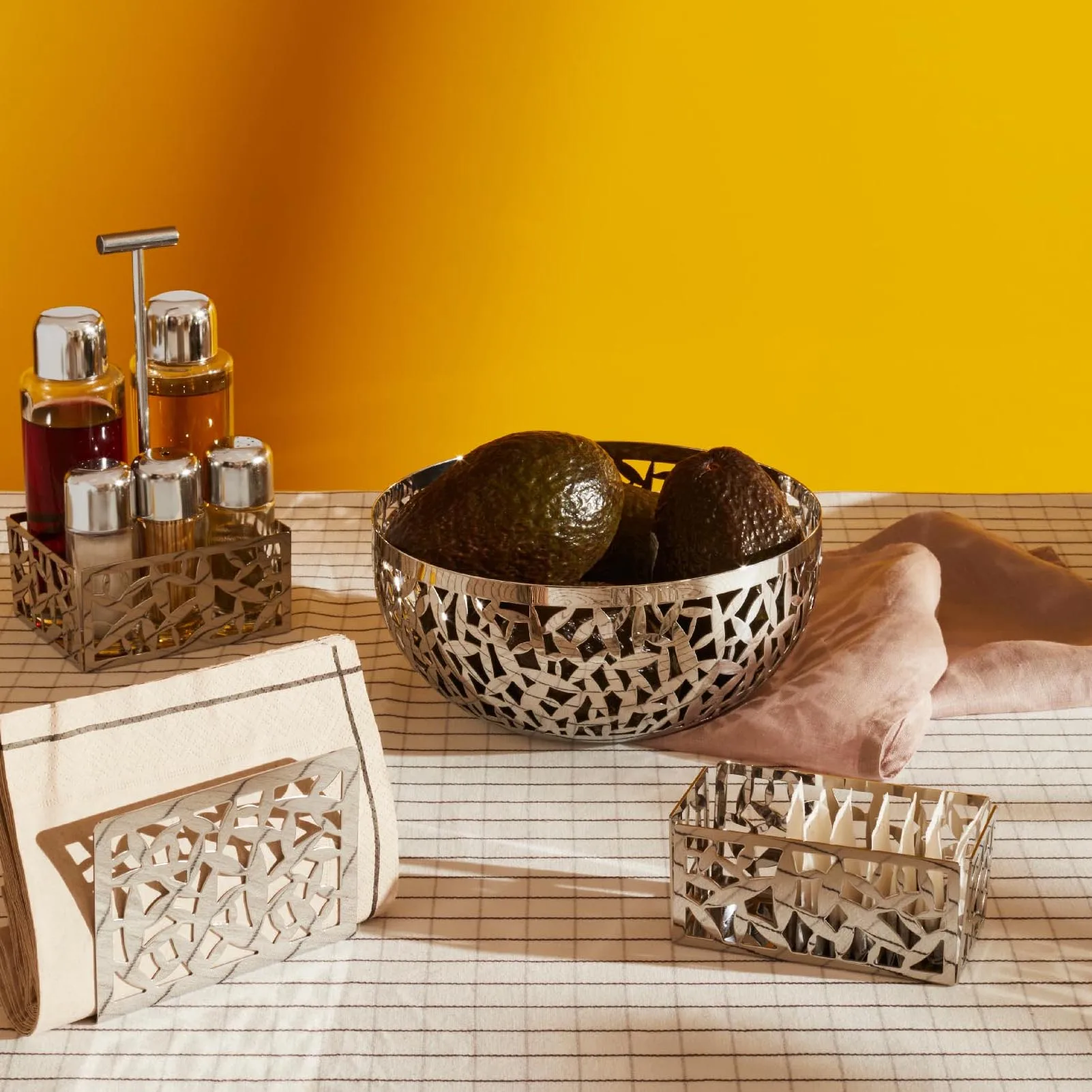 1PC Modern Hollow Stainless Steel Fruit Bowl Decorative Fruit and Produce Basket for Kitchen Counter