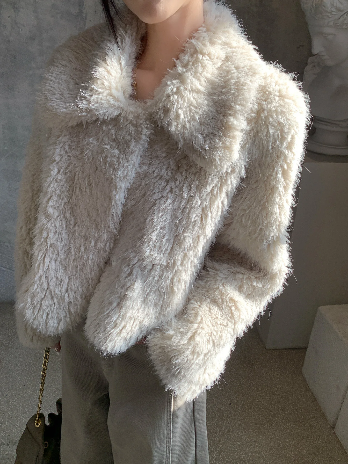 

Модная двусторонняя эко-шуба из меха тедди для женщин, с воротником-стойкой, утепленная, из новозеландского меха, CleanFit Stand Edi