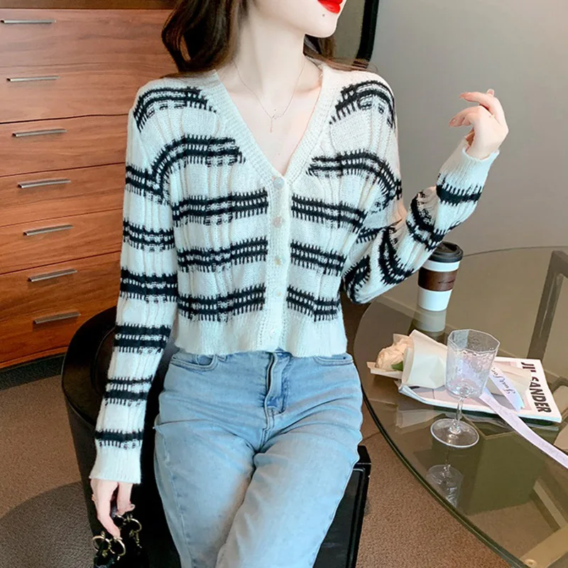 

2022 Fashion Women's Autumn Stripe Knitted Cardigan Tops Loose Single-Breasted Sweater Female Cardigans Coats Sweaters Outerwear