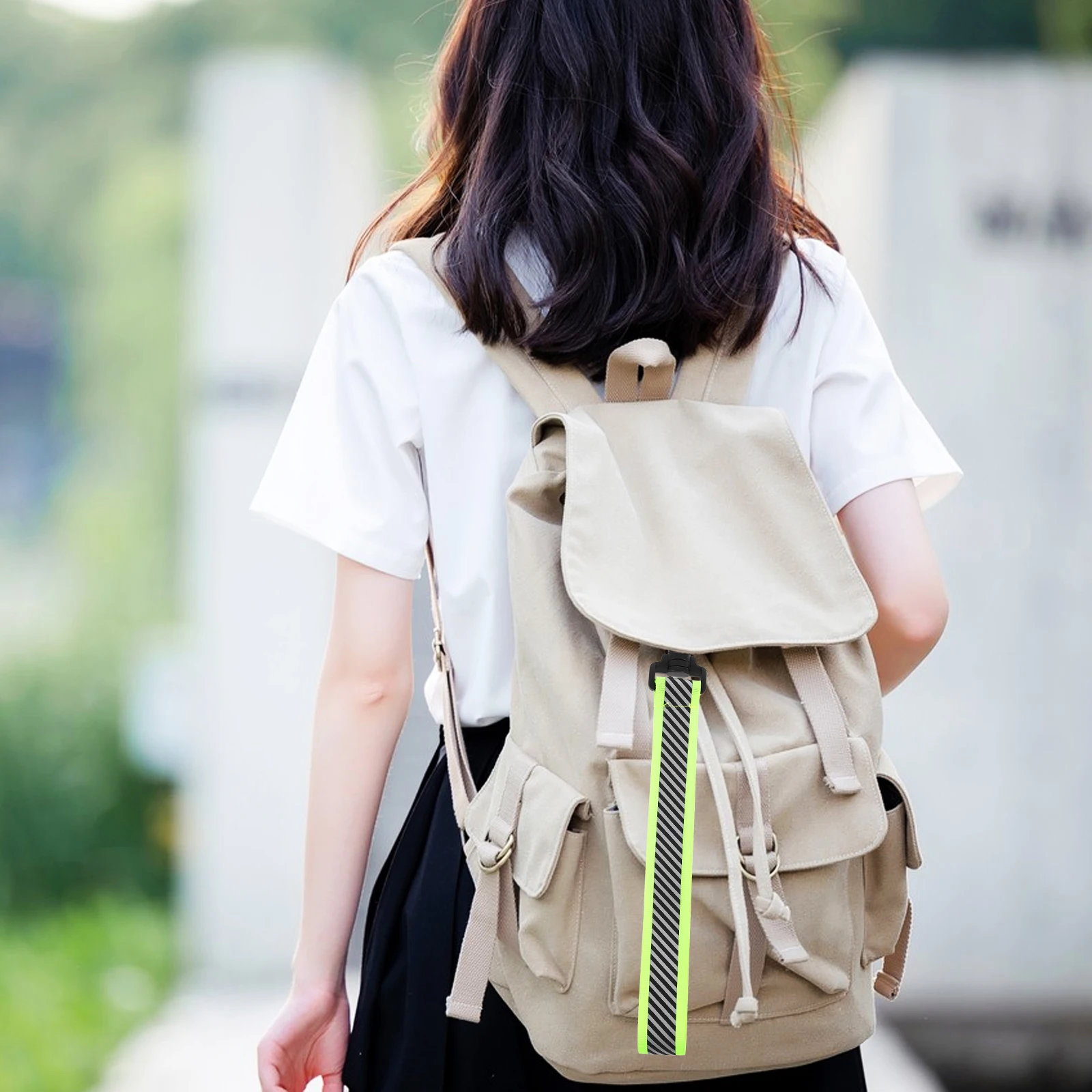 

Reflective Keychain Pendant Lightweight Safety Glow Bag Charm for School Kids Outdoor Night Visibility Portable Key Ring