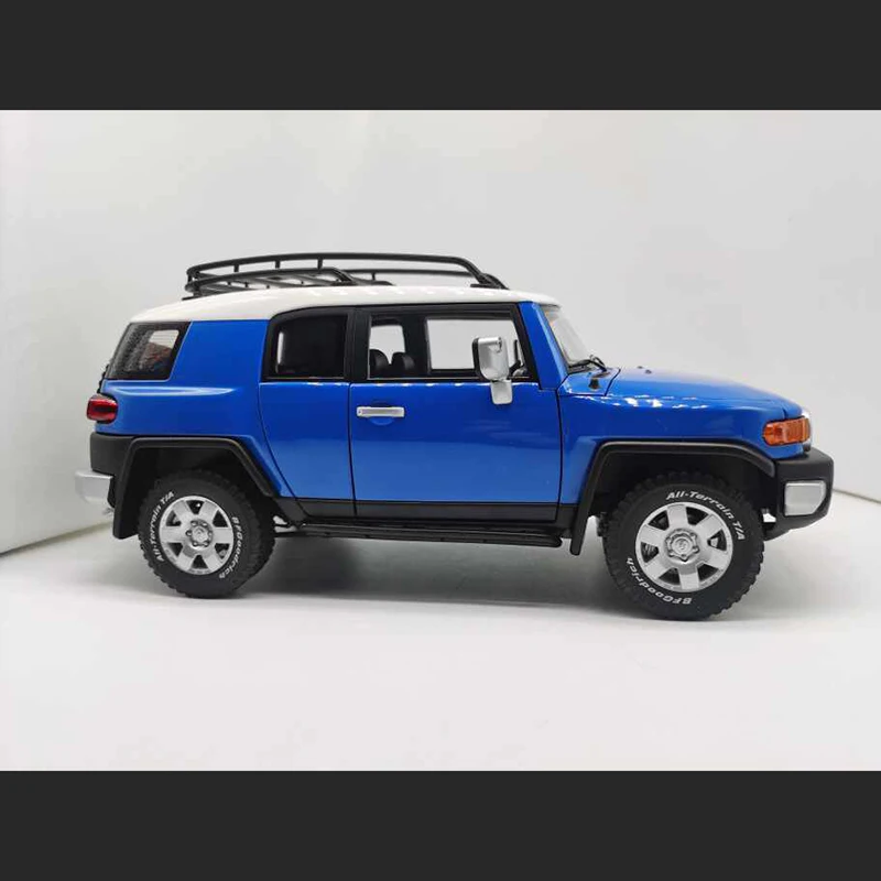 1:18 Scale Toyota FJ Cruiser Simulated Static Alloy Die-cast Car