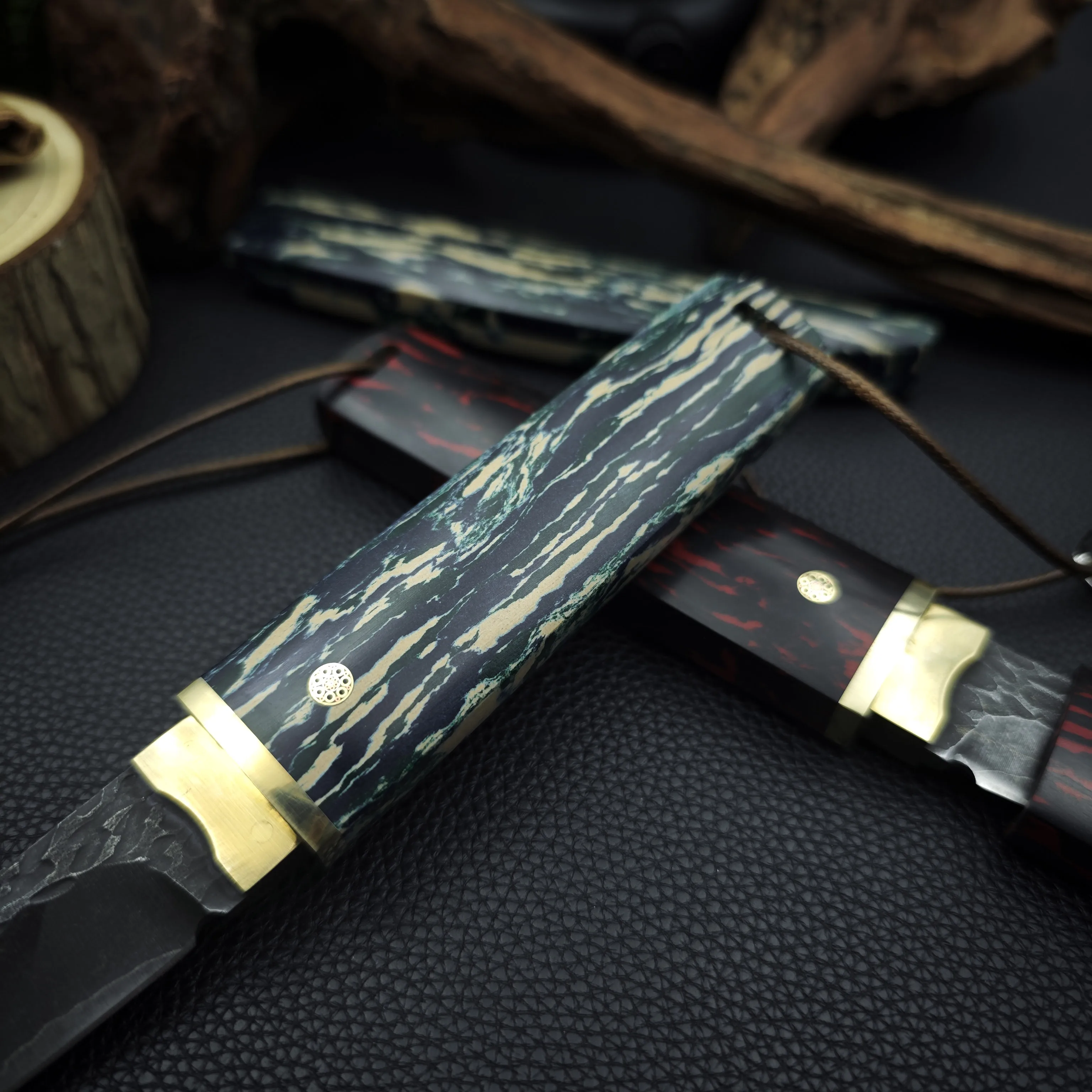 Professional kitchen knife with three layers of steel hammer pattern chef knife with highend handle kitchen cooking boning knife