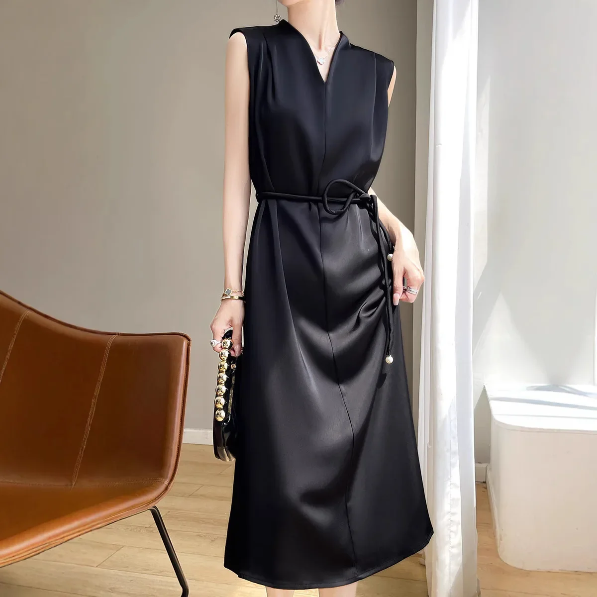 夏の女性のサテンシルクドレスノースリーブアセテートハイウエストロングドレス V ネックレースアッププルオーバー A ラインパーティーイエロードレス