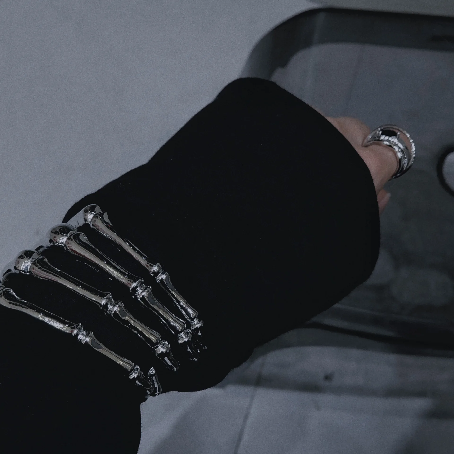 New Punk Dark Skull Silvery Ghost Claw Bracelet Men and Women Trendy Goth Personality Hip-hop Cuffs Hair Ring Hallowen Popular