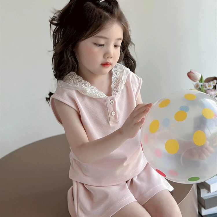 Conjunto de Roupa Infantil Feminina 2026 Primavera e Verão Novo Estilo Coreano para Meninas Bebê com Capuz de Renda e Shorts Conjunto de Duas Peças