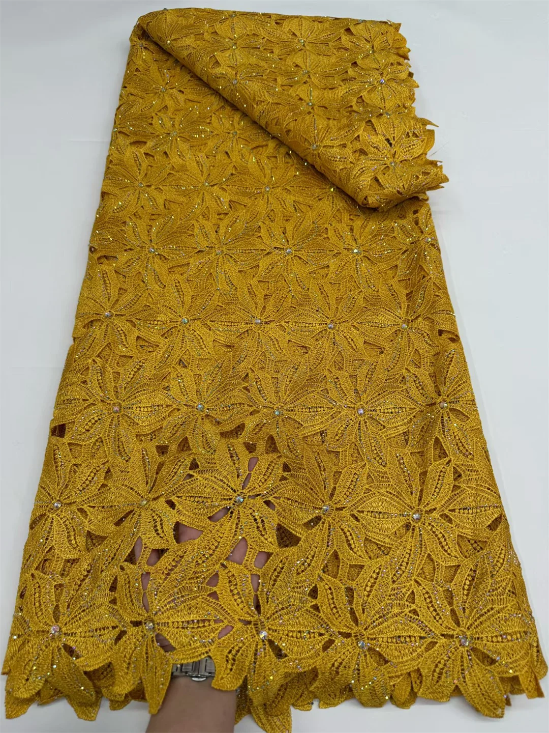 

Оптовая продажа, африканский гипюровый шнур, кружевная ткань с нигерийскими камнями, водорастворимая, высокое качество для шитья женских платьев 2026