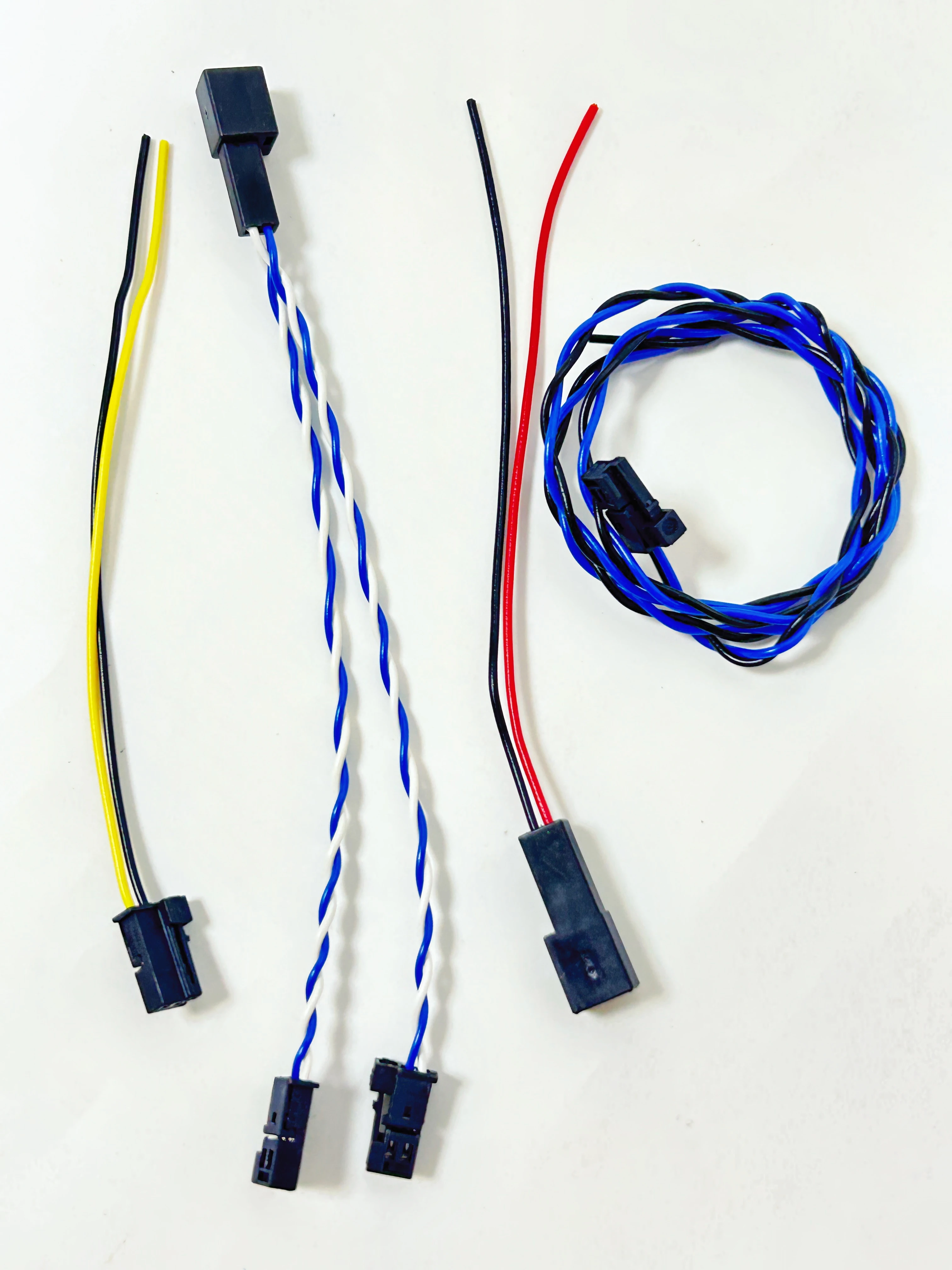 Mer cedes-ben z 2p mid-range speaker wiring harness, Berlin audio high-range speaker plug