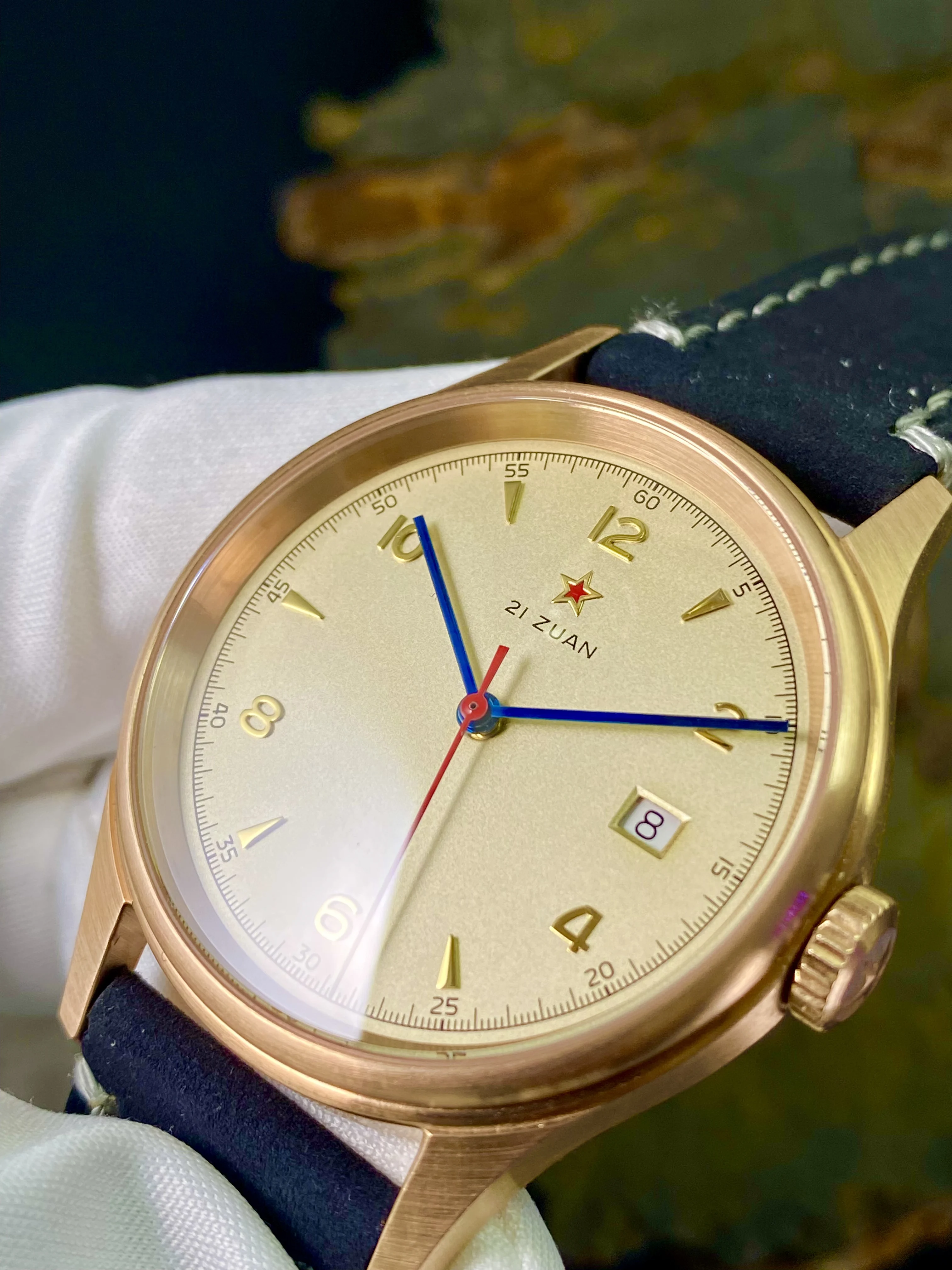 Vintage Bronze Pilot Watch, Seagull 2824 Movement, 40mm Case, Sapphire Crystal, Date Display, Blued Steel Hands, Leather Strap