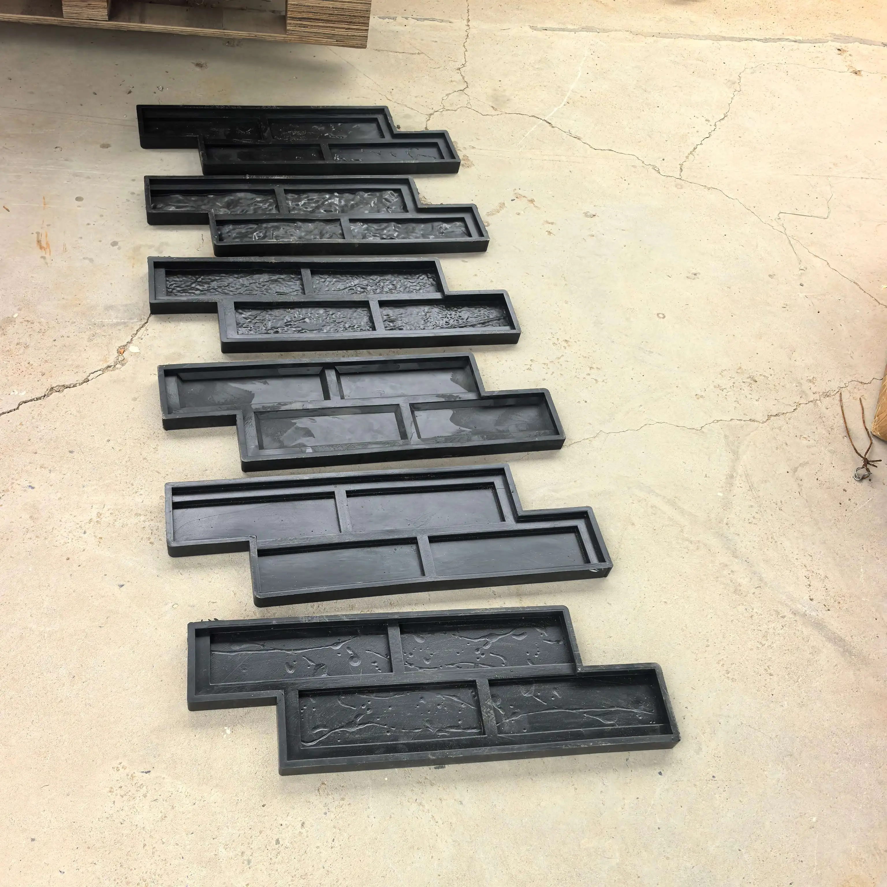 New style split-joint assembled Z-shaped exterior wall tile mold. Concrete veneer stone mold