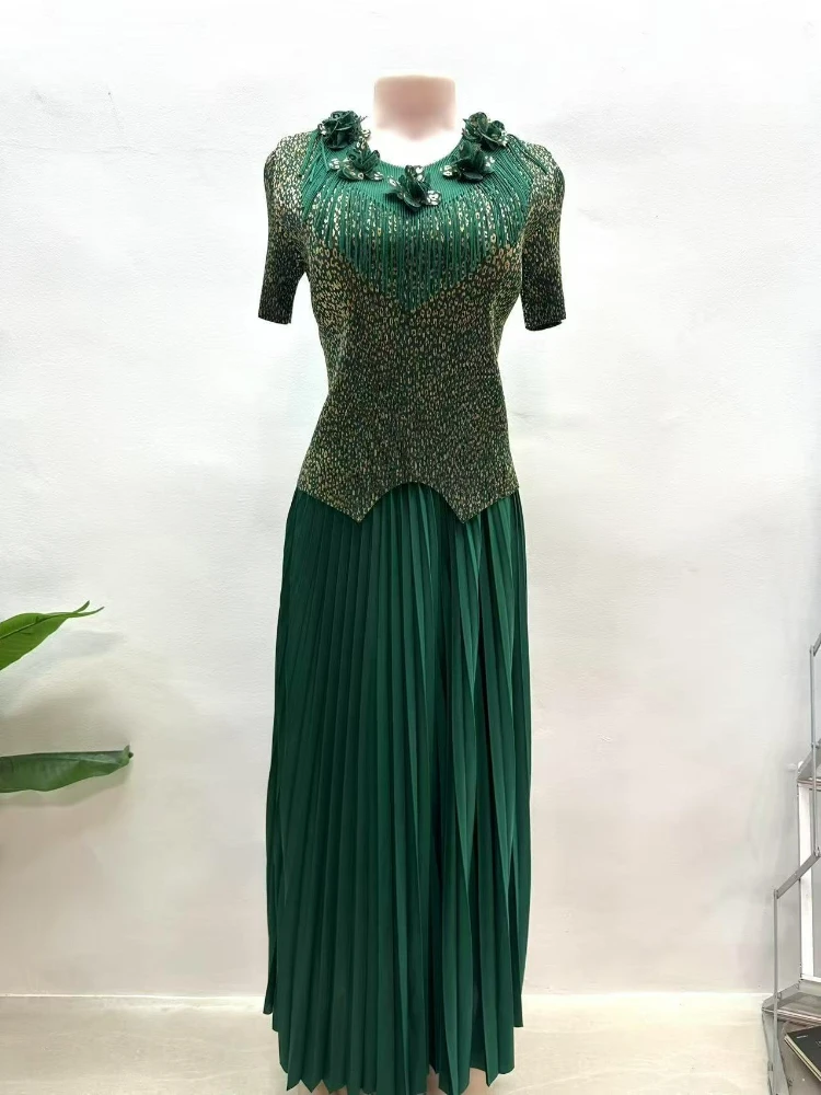

2025 Sanzhai Bronzing Round Neck Pleated Top Pleated Disc Skirt Two-piece Set Fashion Women's Suit Summer New