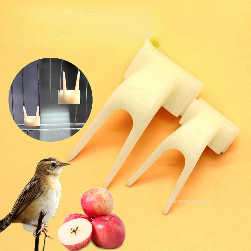 1Pc S/L Bird Parrot Fruit Fork Pet Supplies Plastic Food Rack Cage Feeding Pet Supplies Fruit Snack Fork Bird Cage Accessories