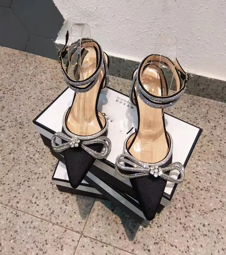 Luxury Designer Glitter Rhinestones Diamond Bow Knot Banquet Shoes Fashion Satin Pointed Toe High Heels Wedding Party Pumps