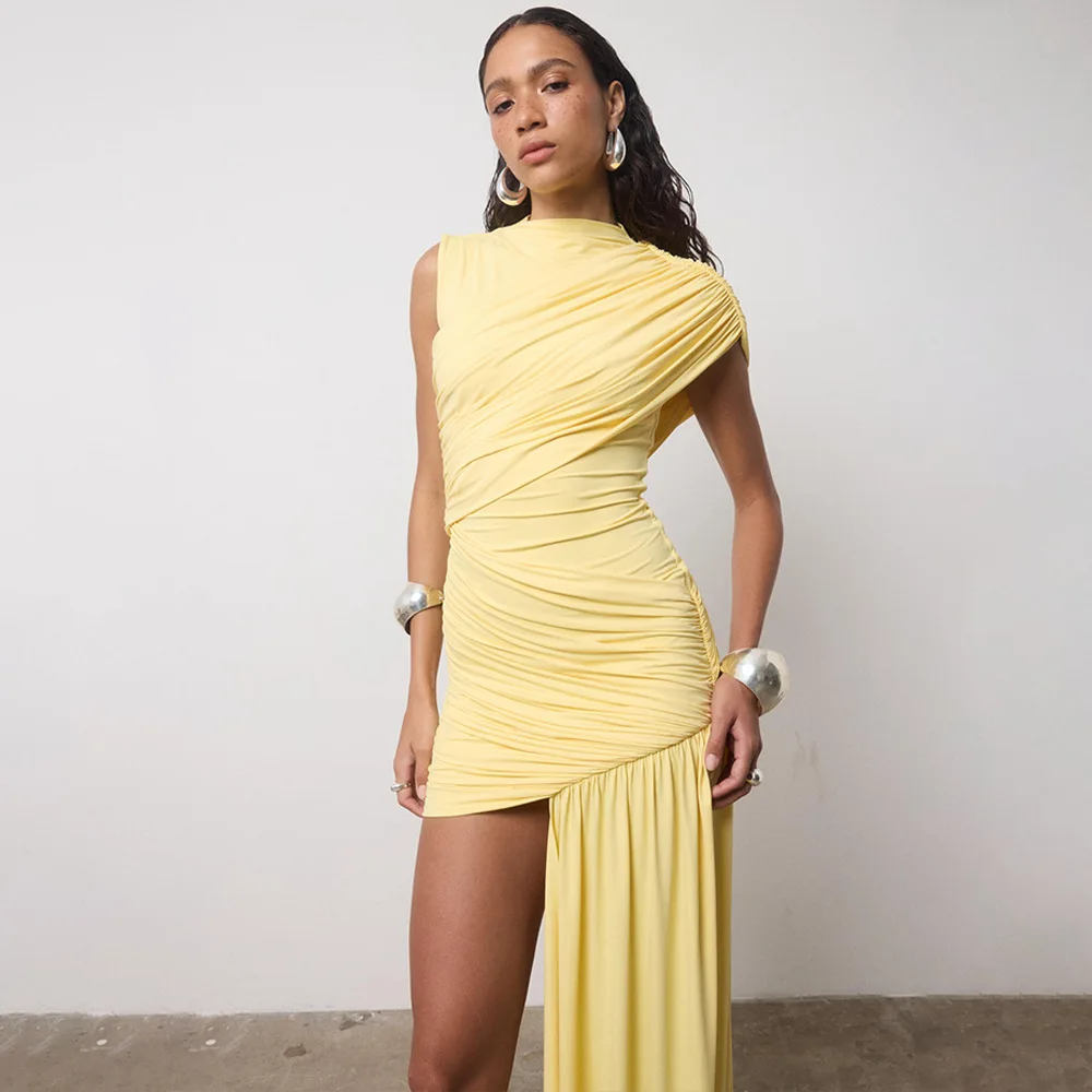 เดรสสีพื้นเรียบง่ายสไตล์ Y2K แต่งระบายเซ็กซี่ คอเต่า แขนกุด ทรงเอวสูงแบบไม่สมมาตร จับจีบ  ชุดราตรี