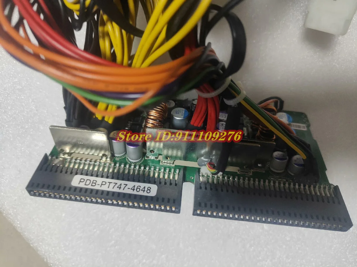 Supermicro 27 ペア電源ディストリビュータ、27 ペア入力コネクタ用 PDB-PT747-4648