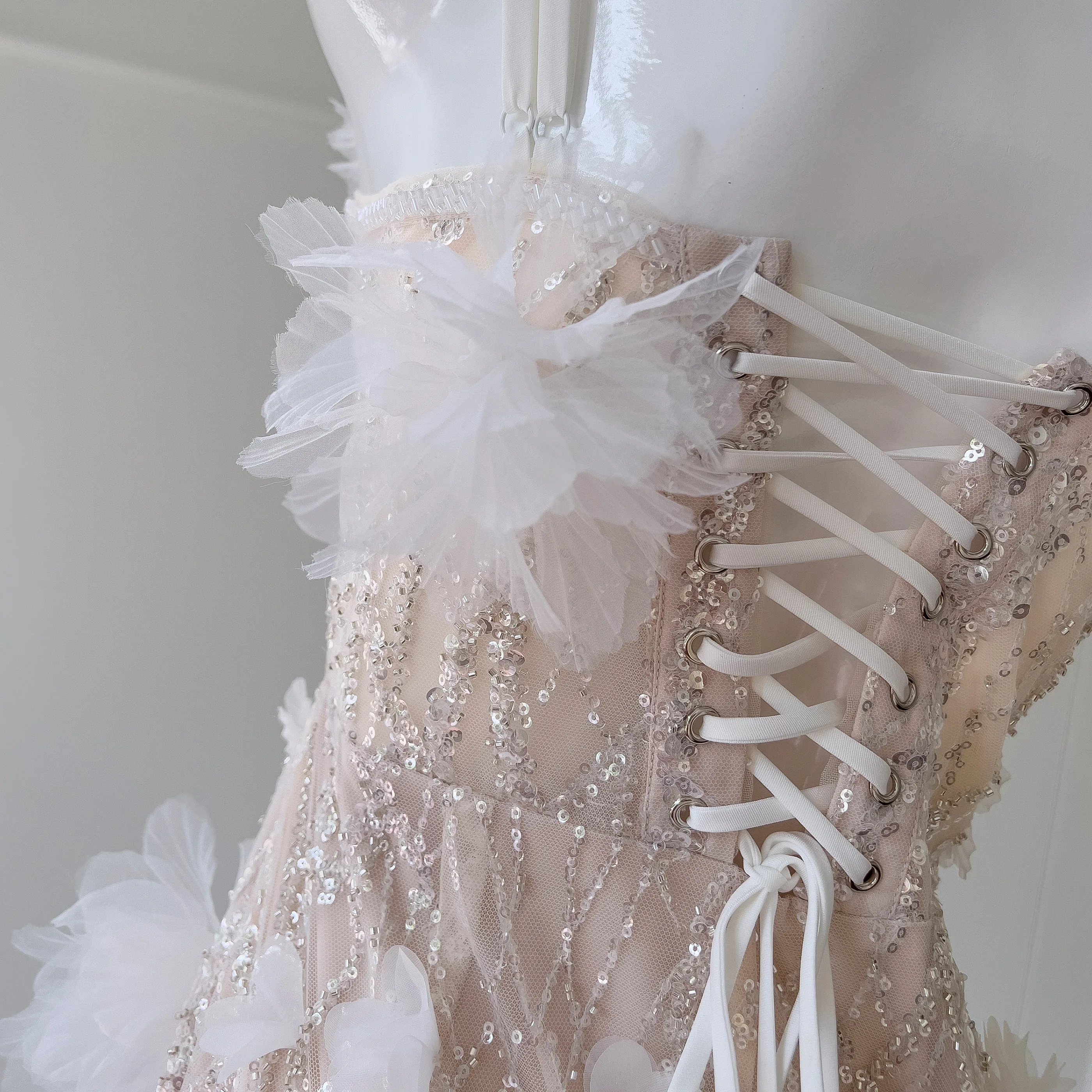 Elegant สีขาวยาวชุดแต่งงานสําหรับผู้หญิงพรหมชุดดอกไม้ชุดราตรี