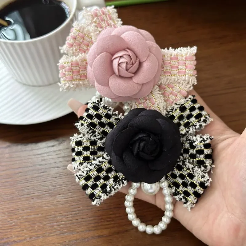 New Black and White Plaid Bow Camellia Flower Pearl Tassel Brooch for Women French Leather Lapel Pin Corsage Bow Tie Accessories