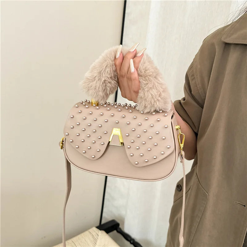 Women Fashion Trendy Pearl Plush Shoulder Bag Underarm Bag Metal Buckle Light Luxury Versatile Handbag
