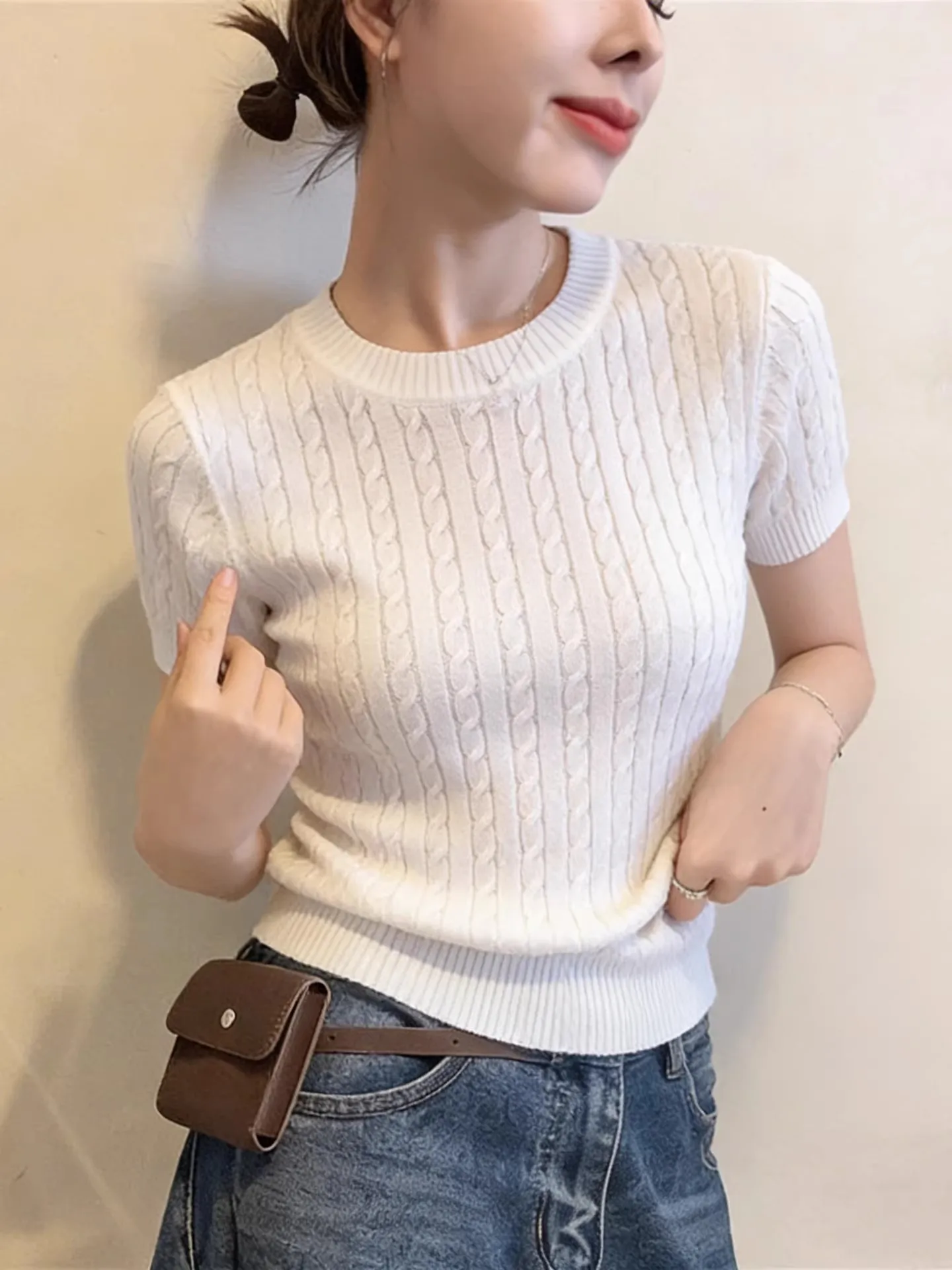 

White Ice Silk Knitted Short Sleeve round Neck Top Women's Fashion Slim Fit Korean Style Summer New Arrival Age Defying