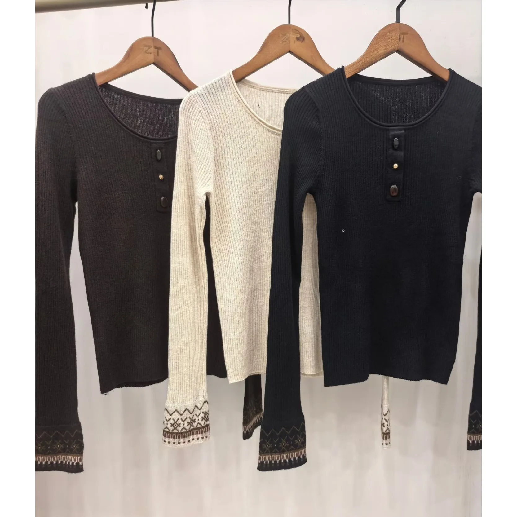 

Faionable round Ne Slim Fit Knitted Base irt Sve Trimmed Embroidery Sli Agel Autumn Winter New Arrival Women'...