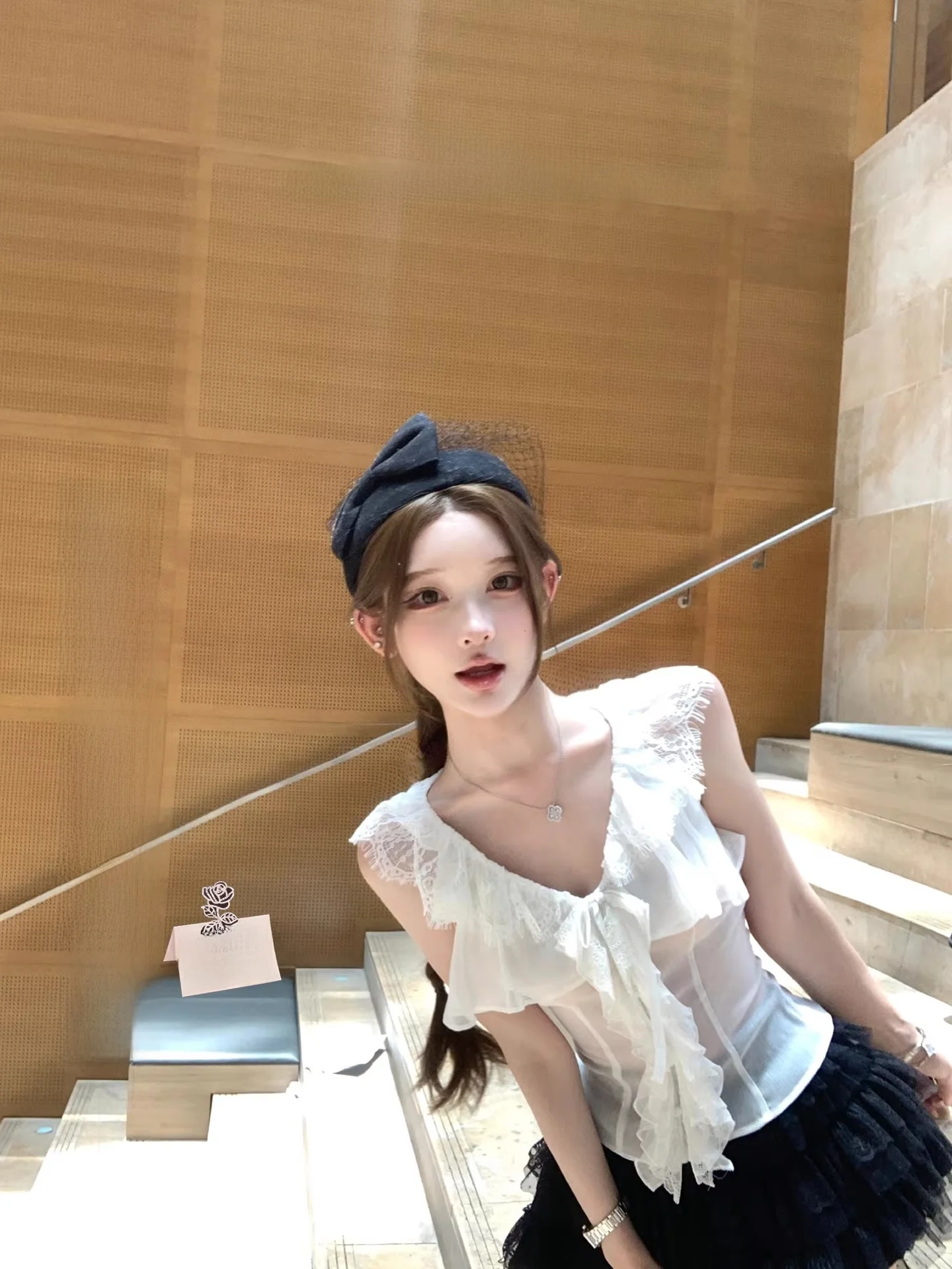 

Черная юбка-полусолнце и рубашка без рукавов с V-образным вырезом в стиле Cleanfit, женская рубашка стандартной длины с деревянной отделкой на талии