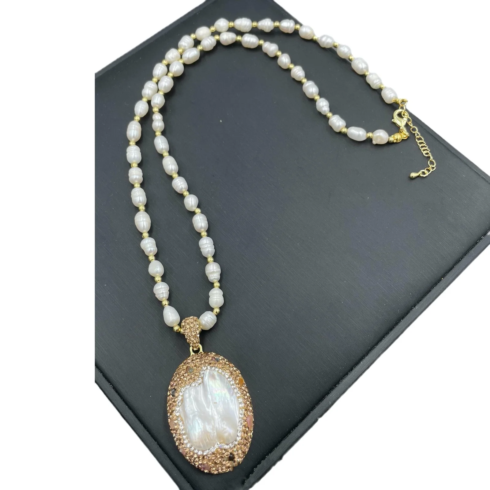 

MVN058 Medieval Style Jewelry New Freshwater Pearl Tourmaline Necklace Rhinestones Inlaid Around Golden Color Electroplated