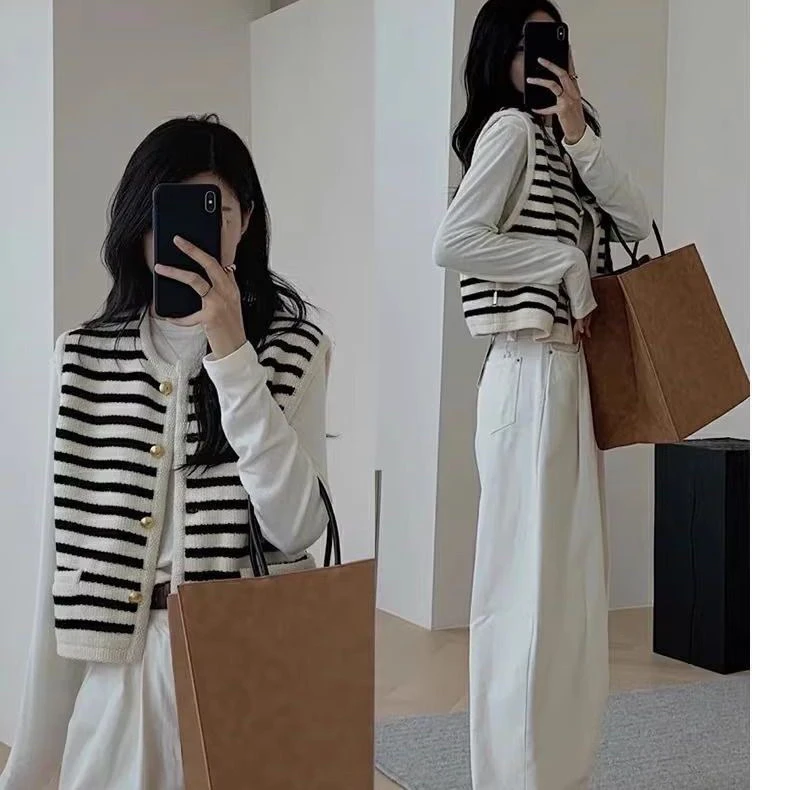 

Preppy Sle Knitted Sweater Vest Striped Svel Top for Women round Ne Single Button Closure Regular Thin