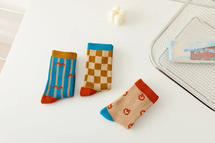 Vintage karierte gestreifte Kinder-Crew-Socken, weiche, atmungsaktive Baumwolle, Retro-geometrische Socken für Jungen und Mädchen, Alltagssocken für die Schule und Freizeit – Detail 4