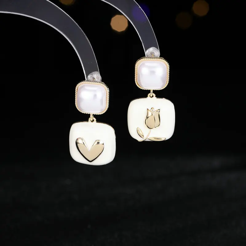 

Oil-dripping flower earrings, personalized heart-shaped rose trend s925 silver needle pearl square stud earrings