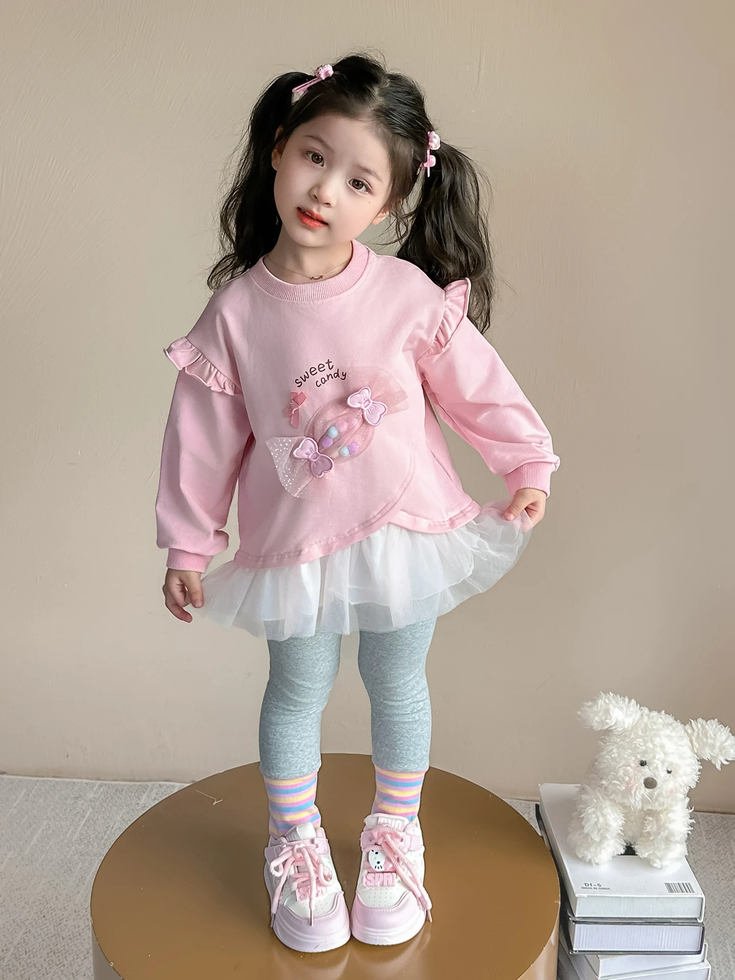 

Весенне-осенний комплект из двух предметов: модный детский свитшот с рюшами и длинными рукавами, круглый вырез, хлопок, новинка