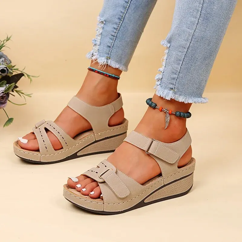 Sandal Wedge musim panas untuk wanita 2023 baru Fashion Non Slip sepatu pantai wanita ringan kasual Platform Sandalias Mujer ukuran Plus