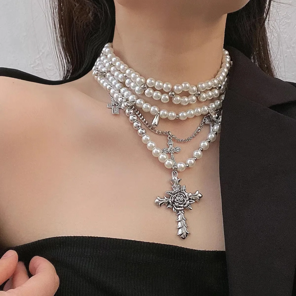 Zware Choker Meerlaagse Parelketting Persoonlijkheidsontwerp Metalen Kruis Hanger Kwastje Ketting Choker