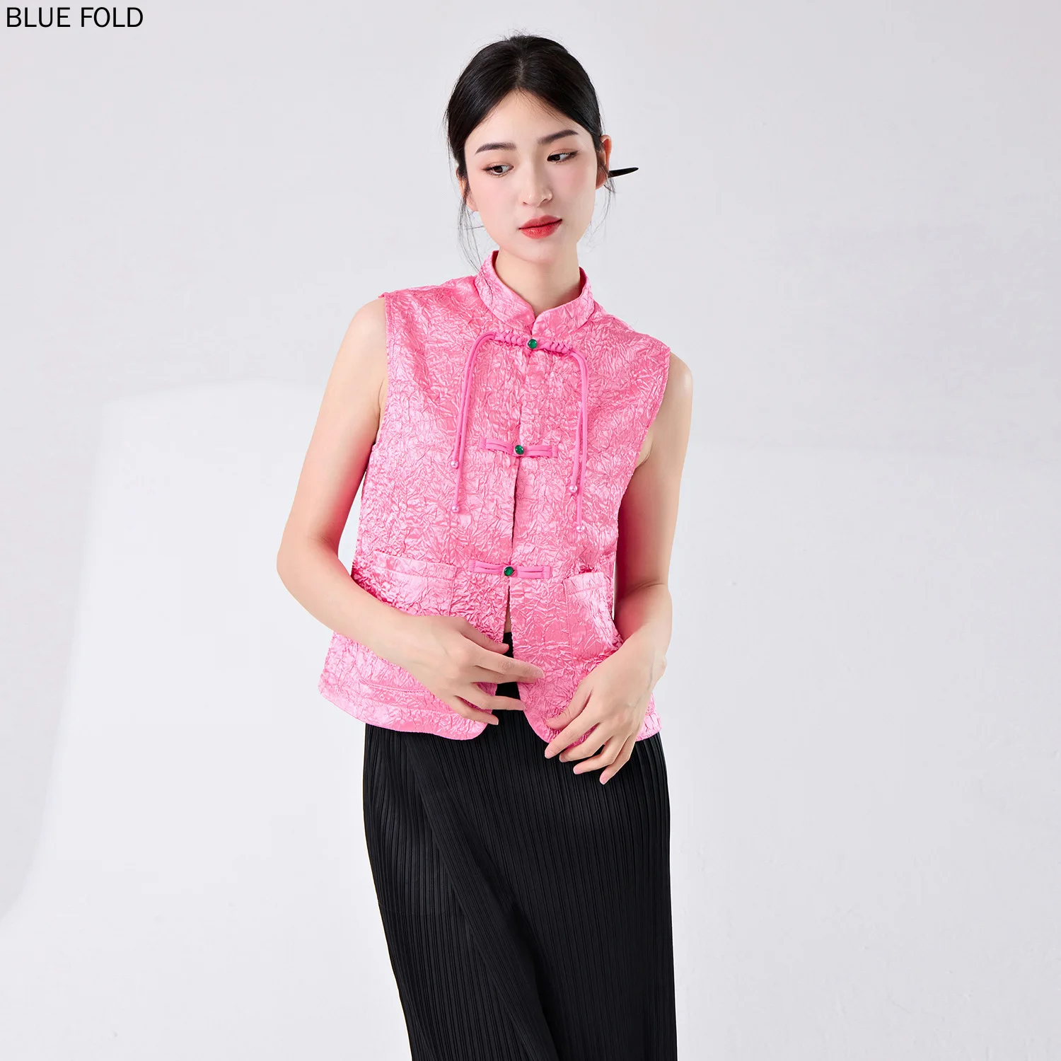 MIYAKE PLEATS Women's Chinese Style Vest Summer Outer Wear for Women 2024 New Retro Buckle Waistcoat Top Women's Pleated Vest