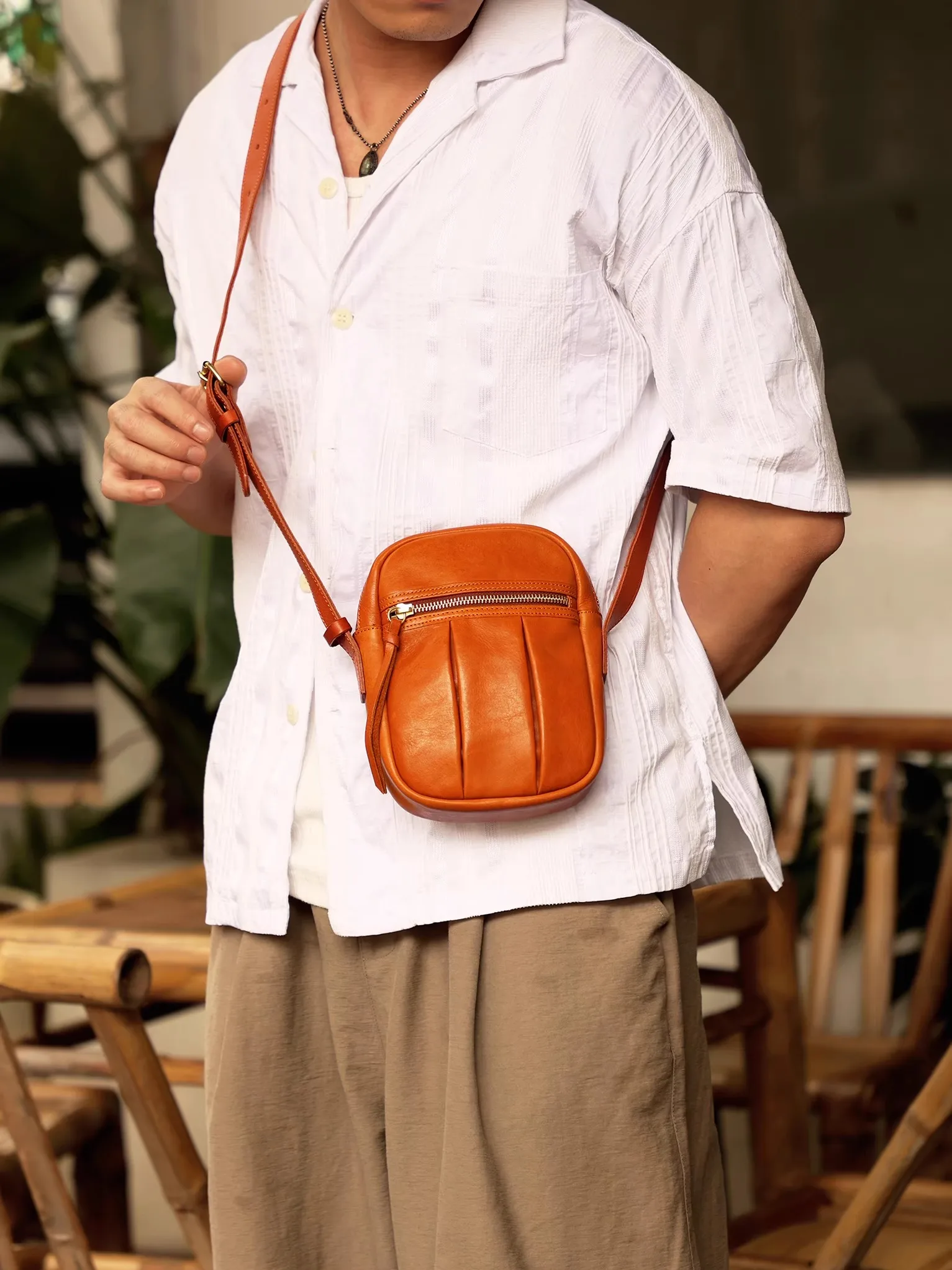 Fashion designers vegetable tanned cowhide men's women's small shoulder bag casual daily genuine leather phone crossbody bag