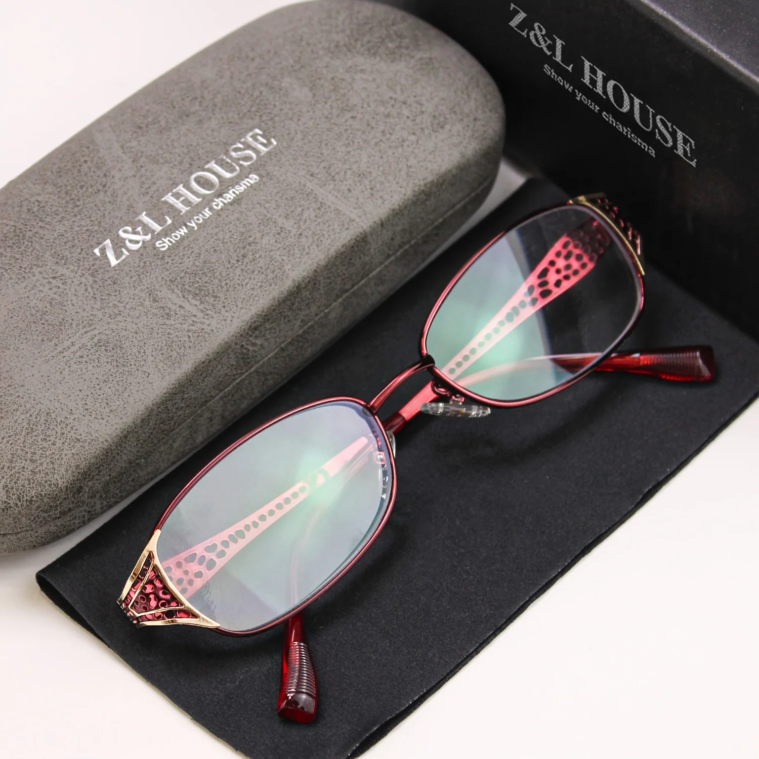 

Z&L HOUSE Premium Comfort Reading Glasses, Featuring an Elegant and Refined Metal Frame with High-definition Lenses. The Premium Metal Temples Are Intricately Hollowed Out for a Lightweight, Comfortable Fit. Designed for a Stylish, Durable, and