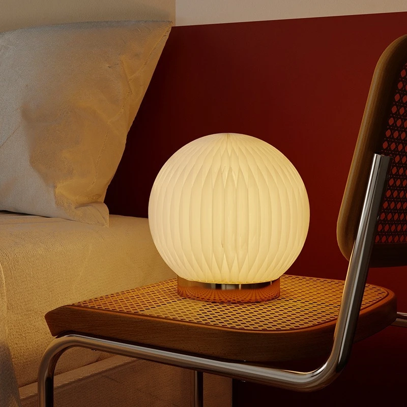 Table lamp Bedroom bedside lamp Simple dimmable spherical ambient light