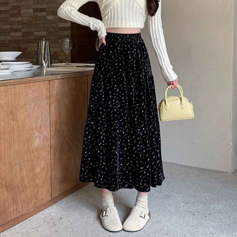 Floral Velvet Half length Skirt for Women 2024 Autumn/Winter New French Countryside Style First Love Skirt Black Skirt MLF881004