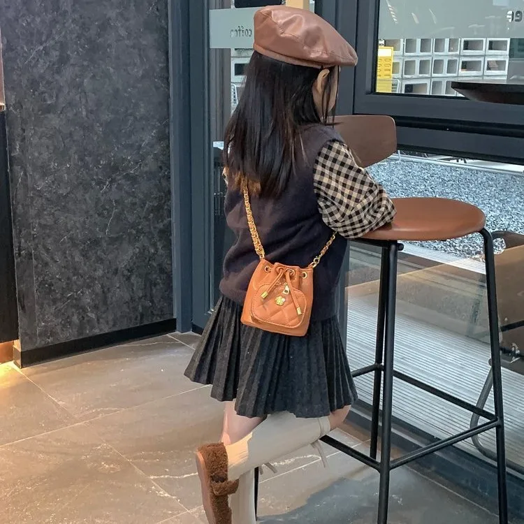 

PU leather children's drawstring drawstring crossbody bag, girls' camellia small fragrance style single-shoulder mini bag