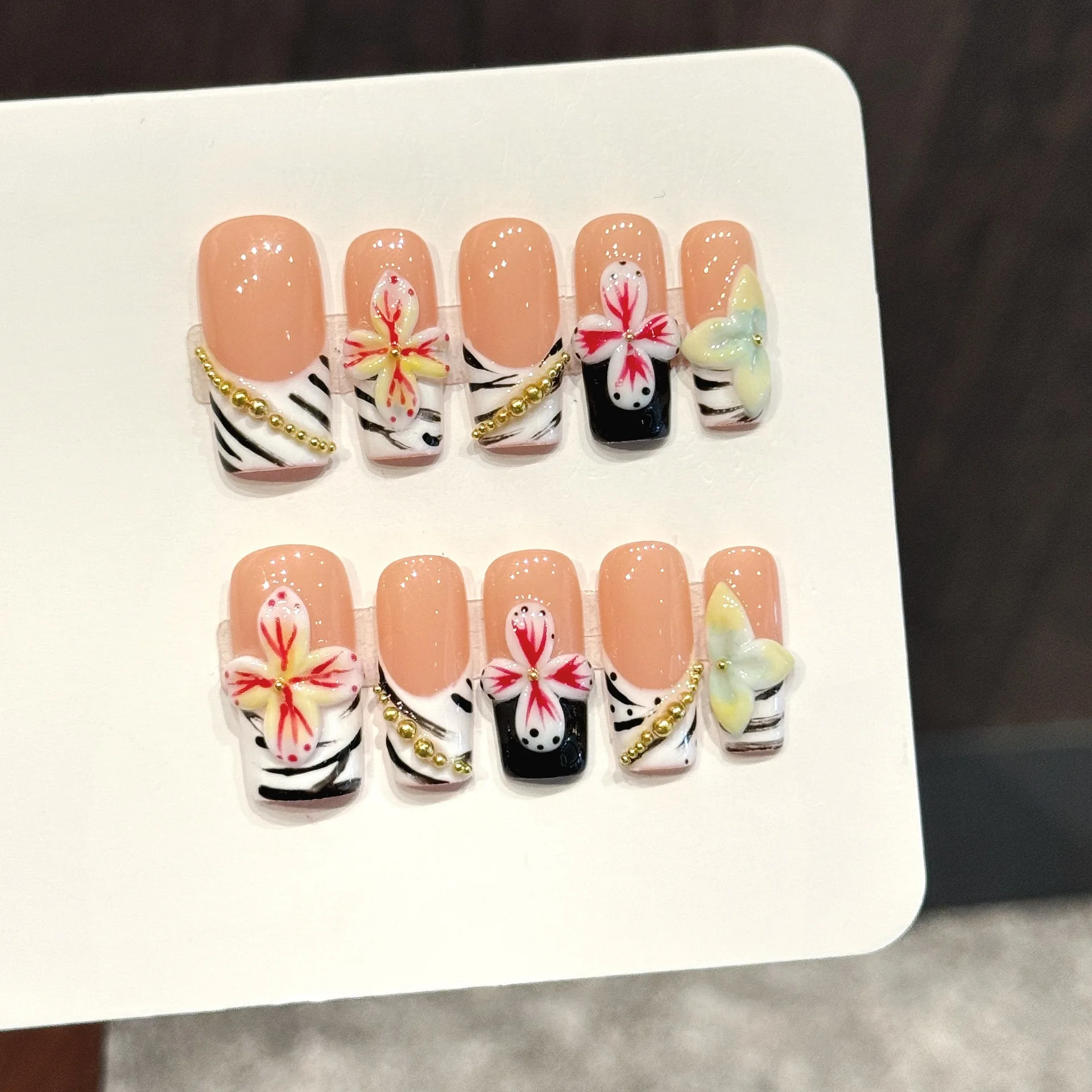 10pcs Handmade Fake Nails Middle Square Press On Nails Gold Chain Contrast Cool Style False Nails With 3D Carved Flower Designs