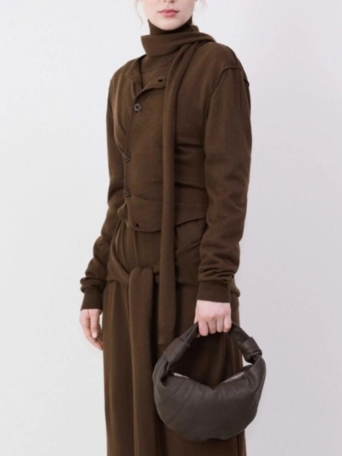 비대칭 울 니트 베이스 셔츠 긴 소매 브이넥 여성 패션 출퇴근 스타일 한국식 스트레이트 컷 가을 겨울 상의