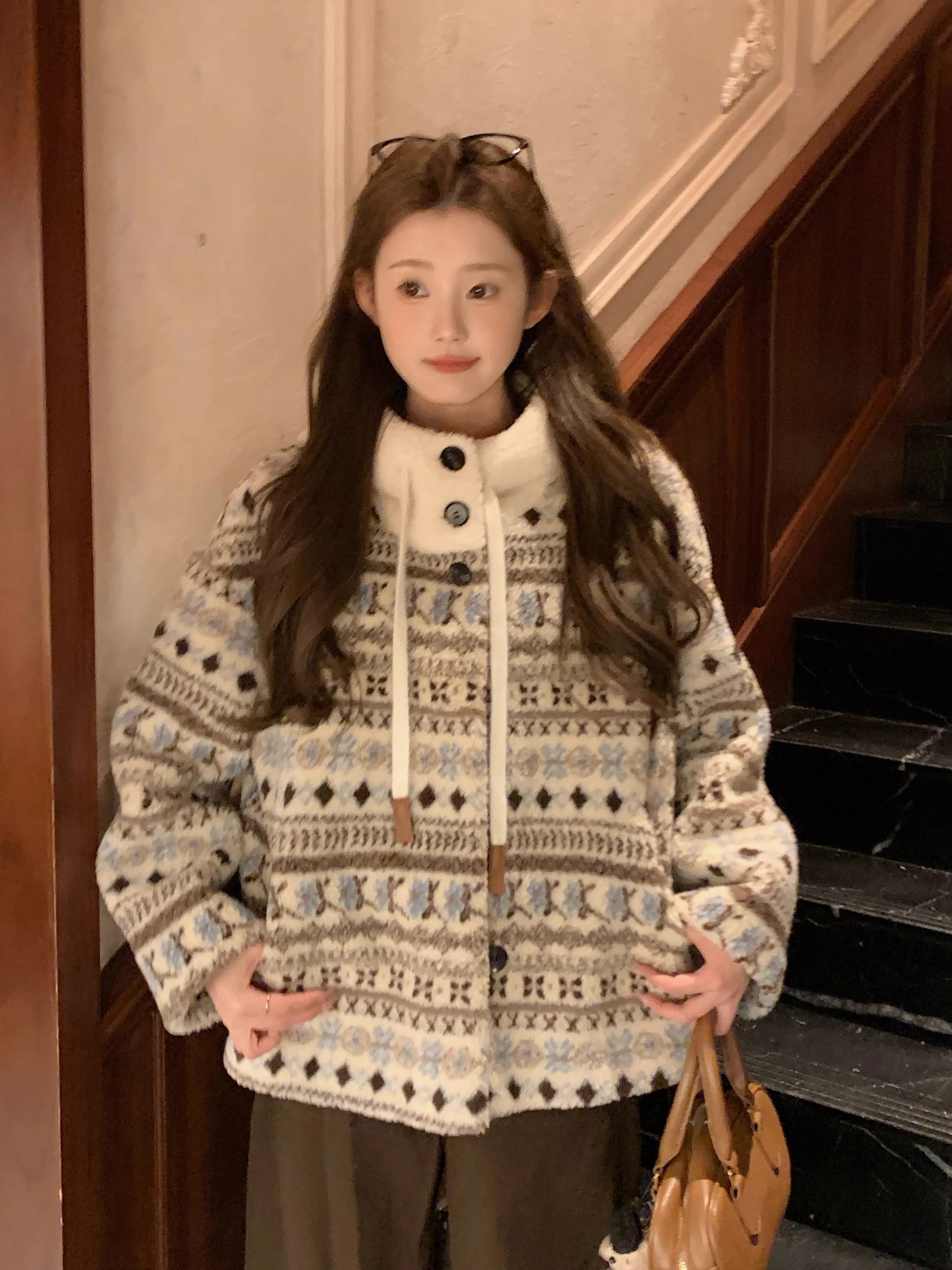 Damska kurtka z kapturem w stylu retro Fair Isle, uniwersalna, długa, z futra jagnięcego, skórzana, ocieplana, na jesień i zimę.